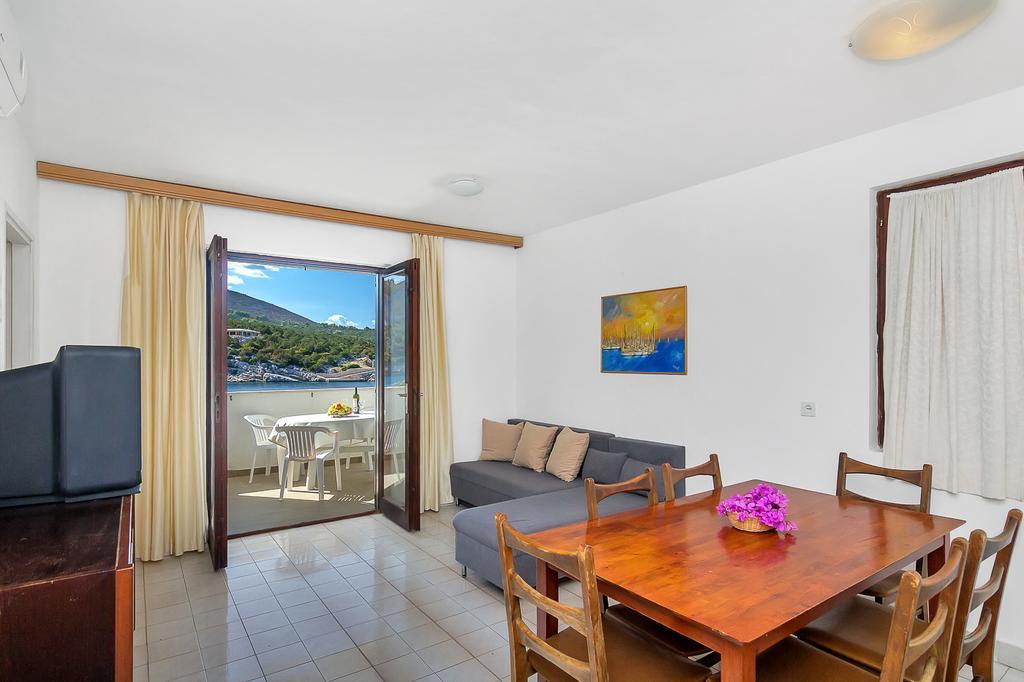 Apartmani Cico Gdinj 外观 照片