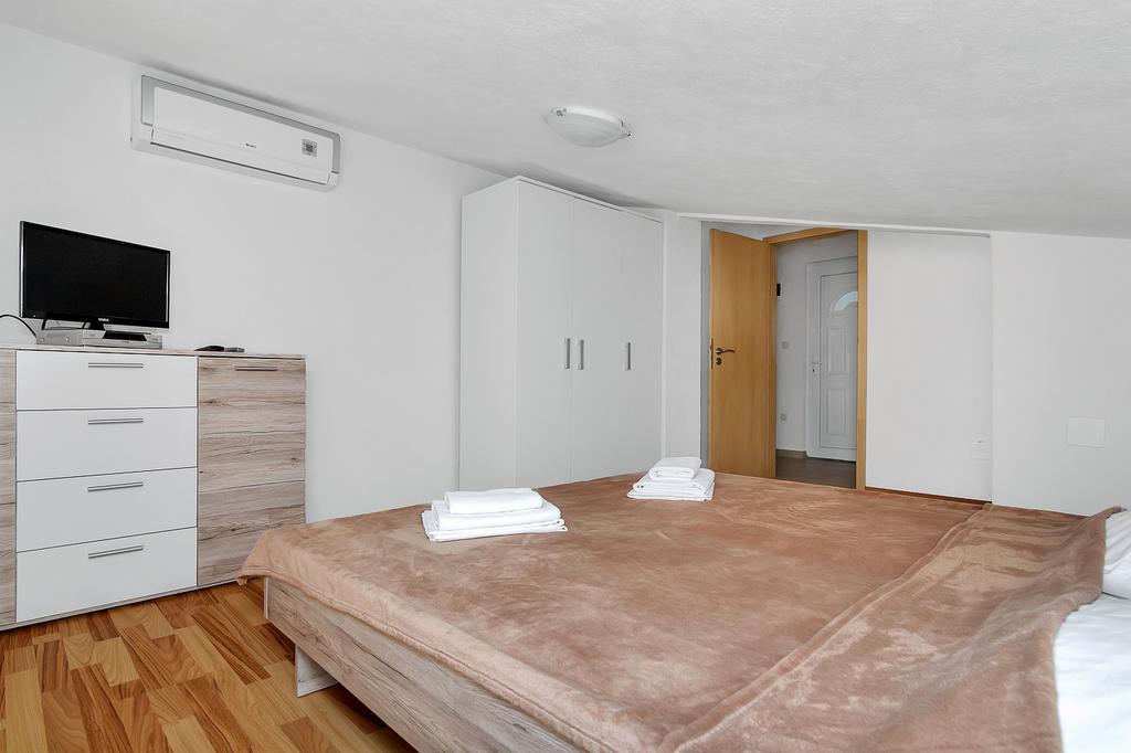 Apartmani Cico Gdinj 外观 照片
