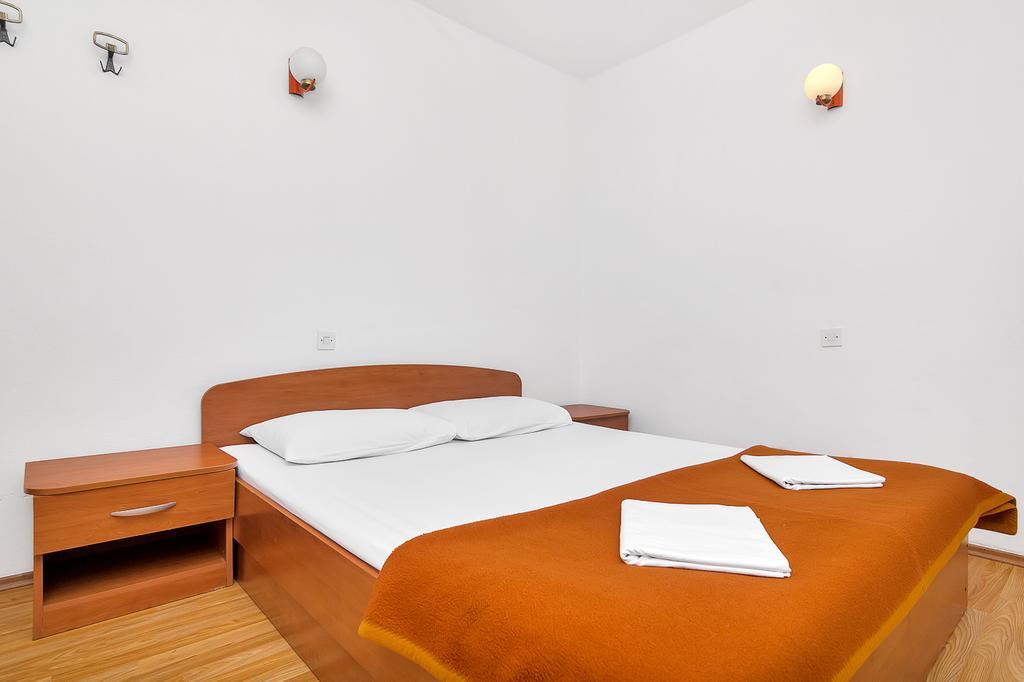Apartmani Cico Gdinj 外观 照片