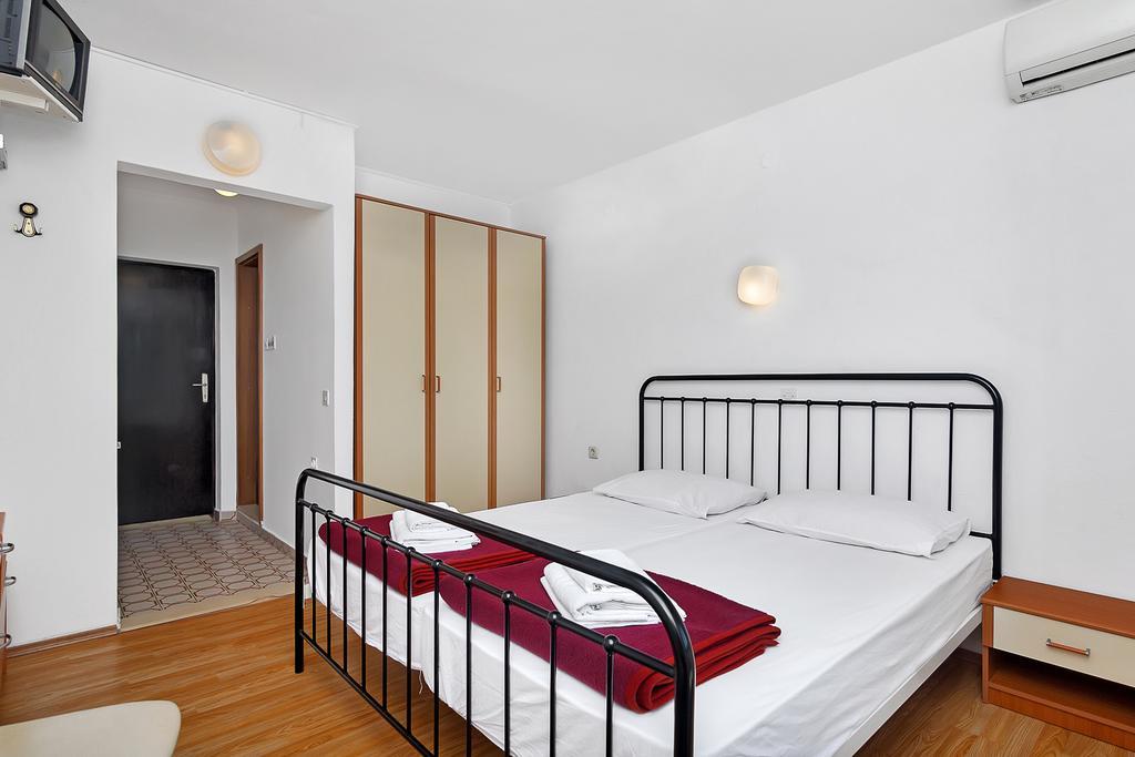 Apartmani Cico Gdinj 外观 照片